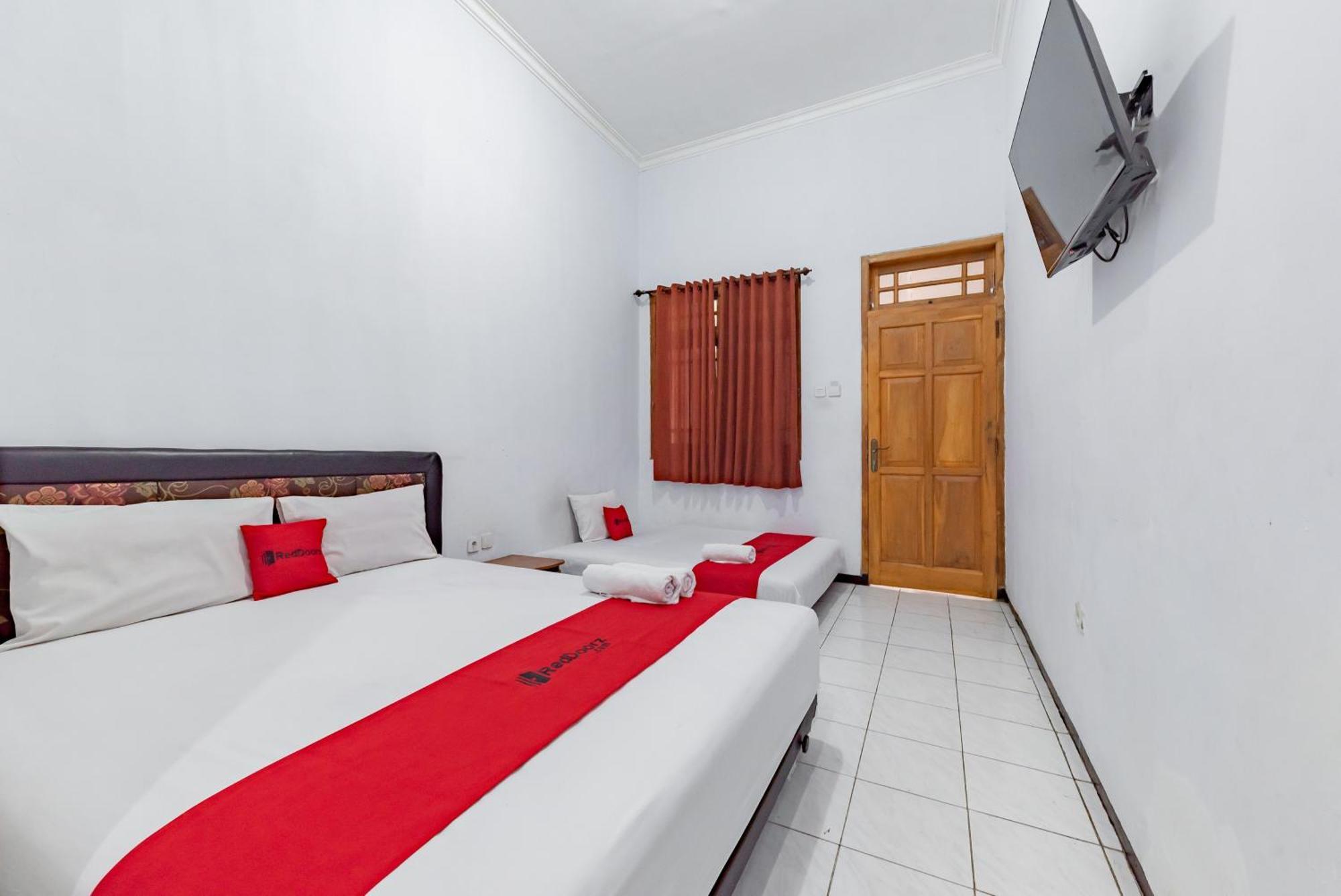 Reddoorz At Ciliwung Guest House Syariah Маланг Екстер'єр фото