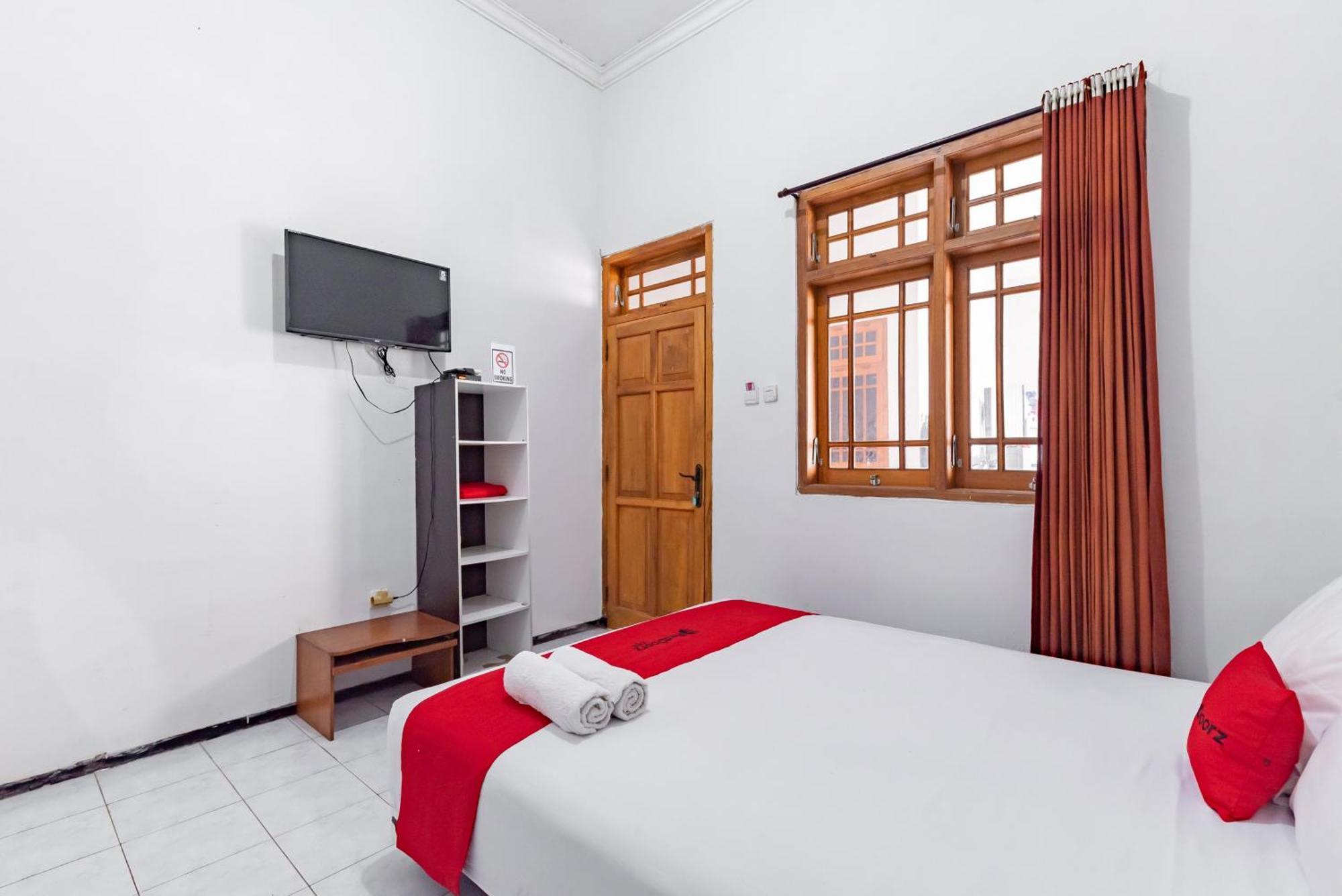 Reddoorz At Ciliwung Guest House Syariah Маланг Екстер'єр фото